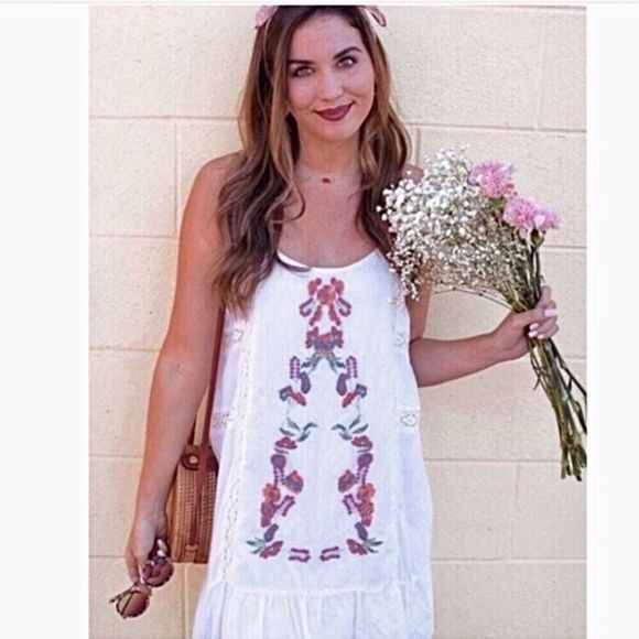 White Embroidered Crochet Accent Embroidered Floral Sun Dress Coverup - Picture 11 of 12